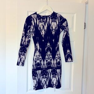 H&M BLACK AND WHITE PRINTED FITTED DRESS WITH COOL BACK DETAIL IN SMALL
